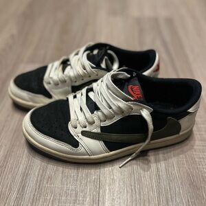 Travis Scott x Wmns Air Jordan 1 Retro Low OG SP 'Olive' size 6.5 Woman’s